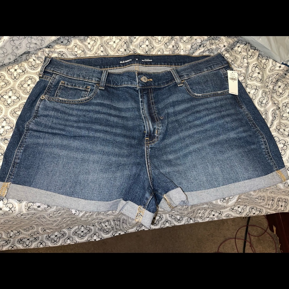 Old navy Mid rise Size 16 boyfriend jean shorts